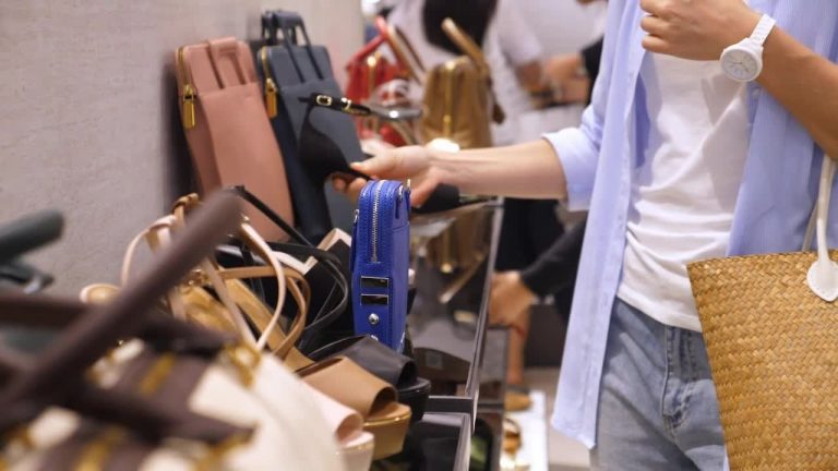 Ferme a marzo le vendite al dettaglio 