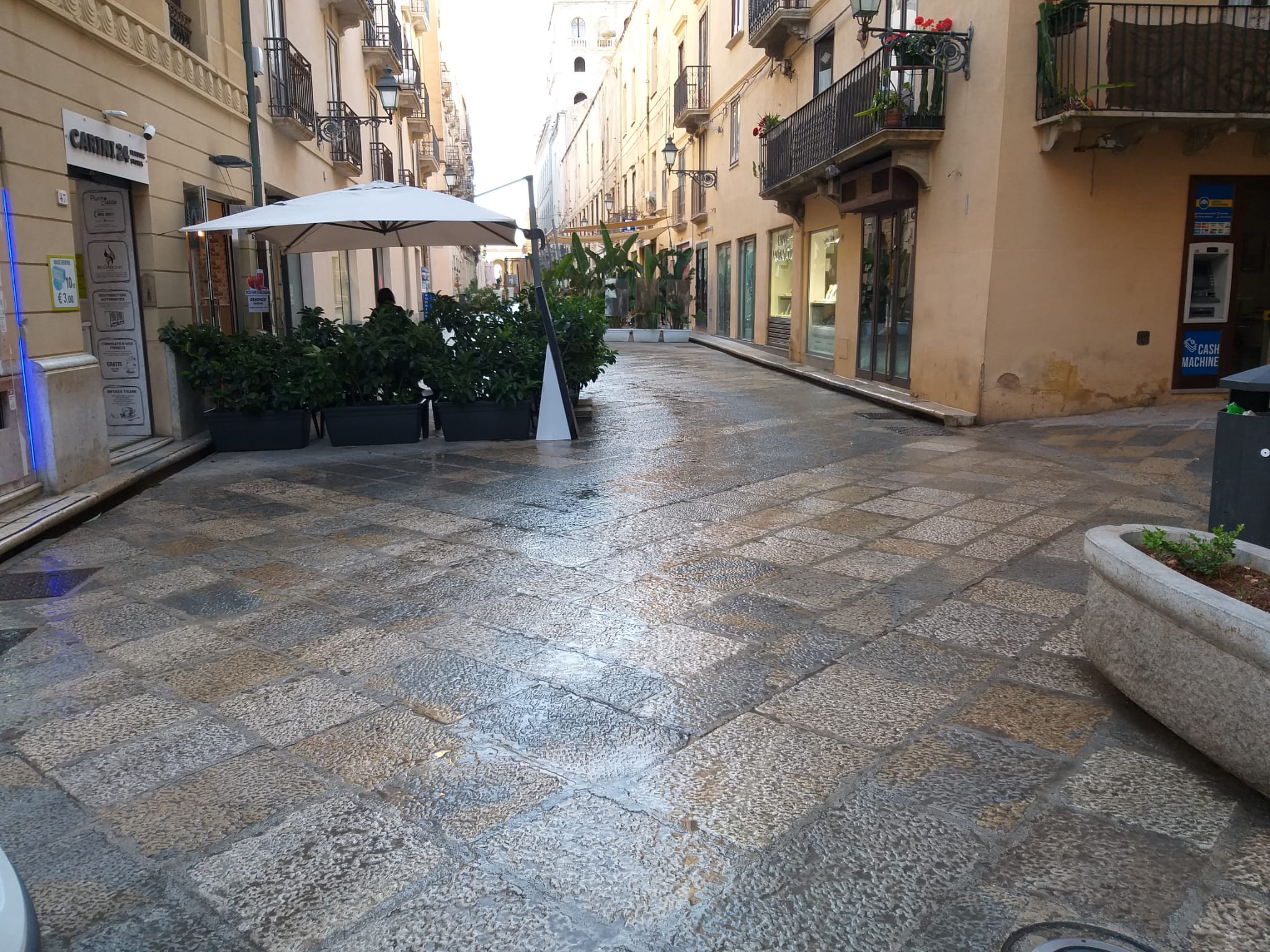 Trapani: pulizia notturna del centro storico