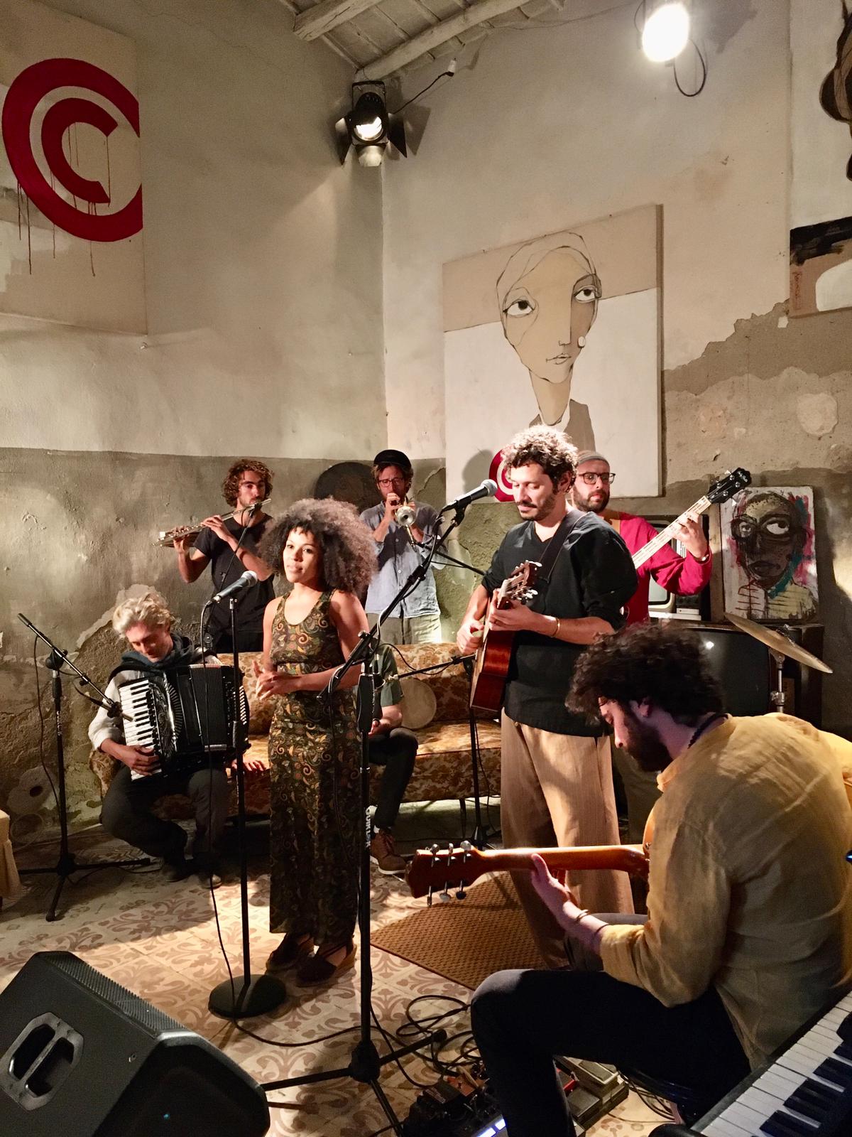 “Sikelìa”, il video-progetto di Cico Messina con Jerusa Barros e tanti musicisti. VIDEO