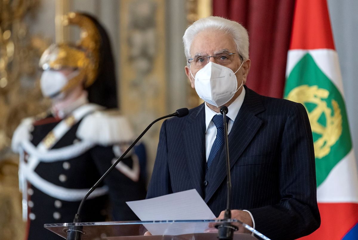 Mattarella consegna bandiera per Tokyo2020 “Messaggio di speranza”