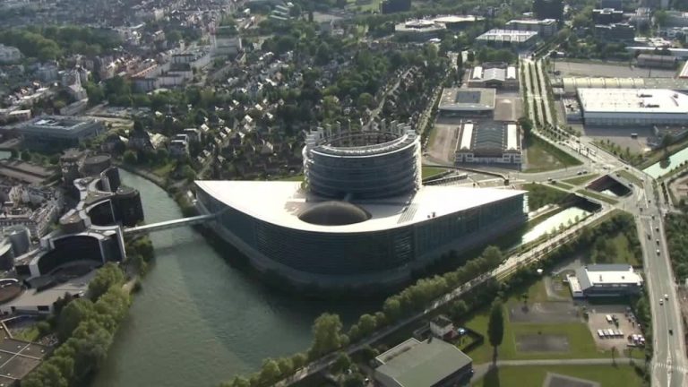 Vaccini, Parlamento Ue chiede la sospensione dei brevetti