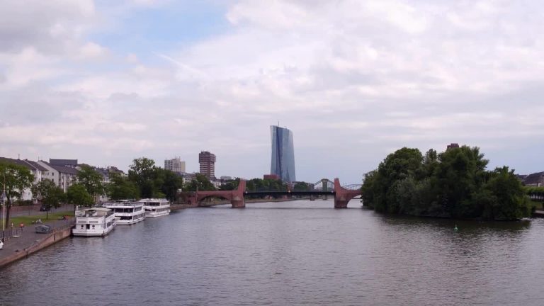 Bce, migliorano le prospettive di crescita dell’Eurozona