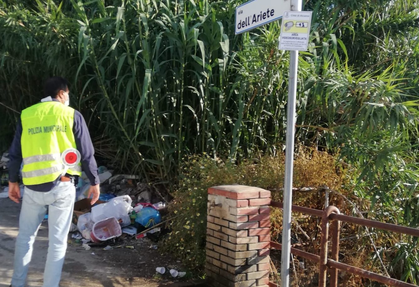 Rifiuti ad Alcamo, la giunta Surdi aumenta i controlli