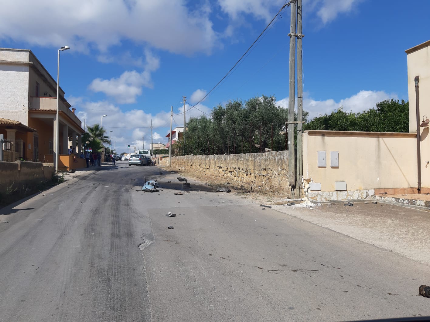 Marsala: auto sbanda e finisce contro un muro a Pastorella