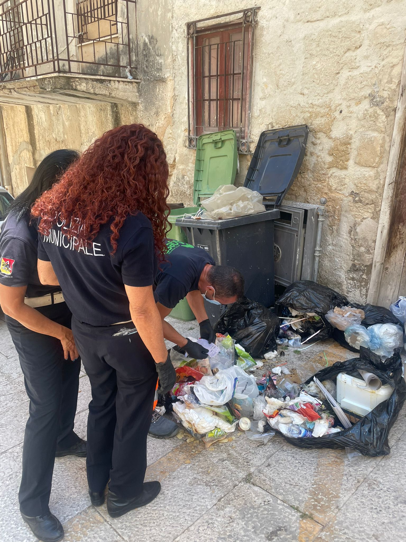 Castellammare: controlli e ispezioni sui sacchi di rifiuti abbandonati