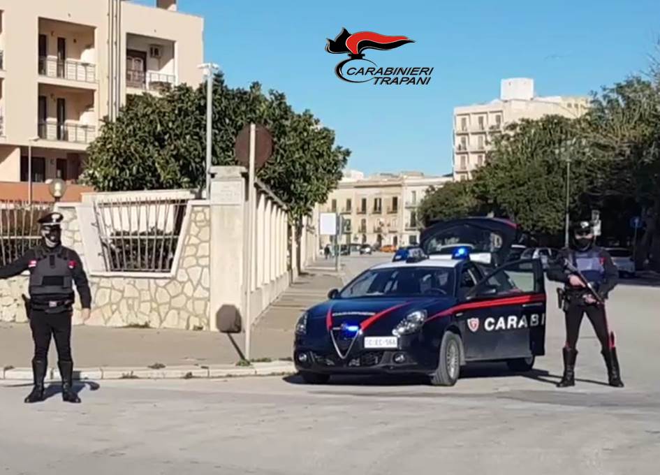 Trapani: fermato all’alt senza casco, aggredisce i Carabinieri