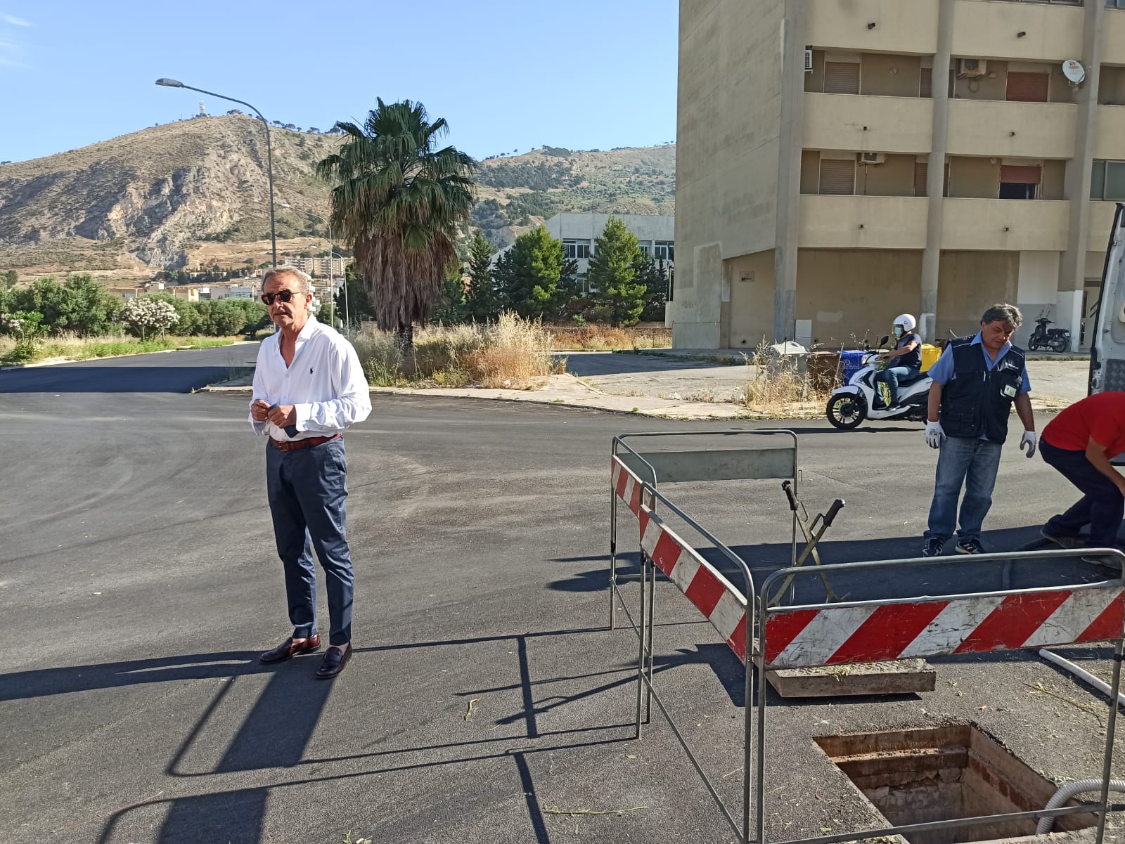 Sopralluogo di Tranchida nei quartieri popolari di Trapani. Disposta la bonifica