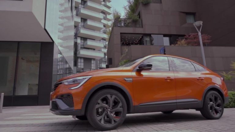 Renault Arkana, il SUV-coupé Full Hybrid E-Tech