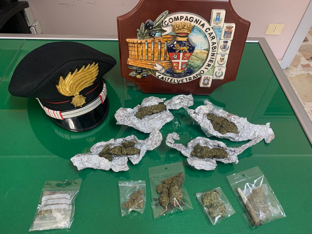 Castelvetrano: giovane fermato a bordo con marijuana, arrestato per spaccio