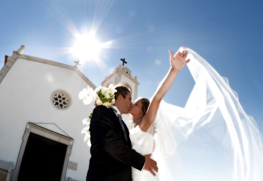 Cerimonia di nozze e benedizione del Papa: “Dico sì, davanti a Dio”