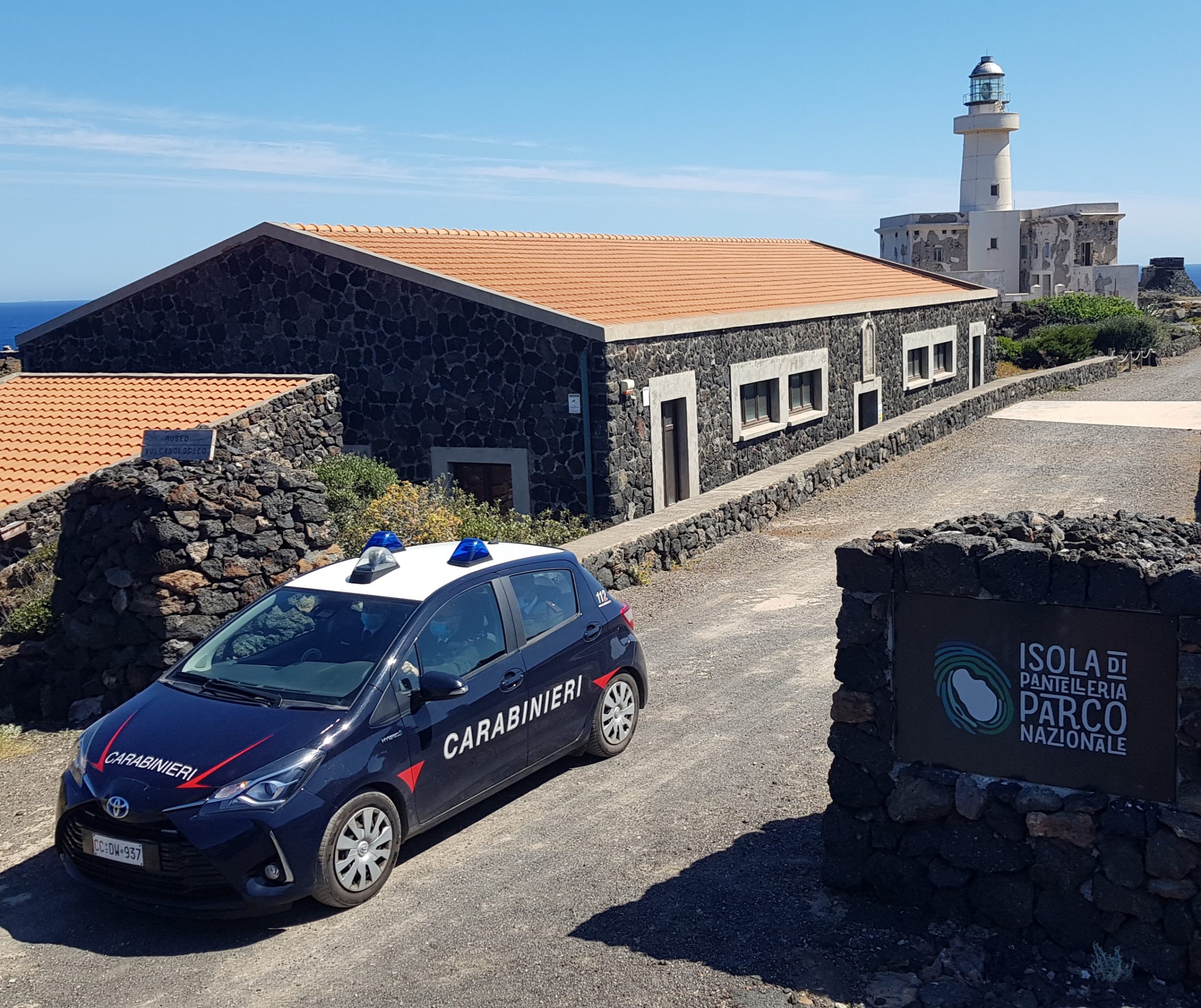 Bloccato dai carabinieri ingerisce involucri di droga: arrestato