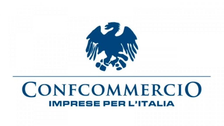 A maggio vendite al dettaglio in lieve crescita