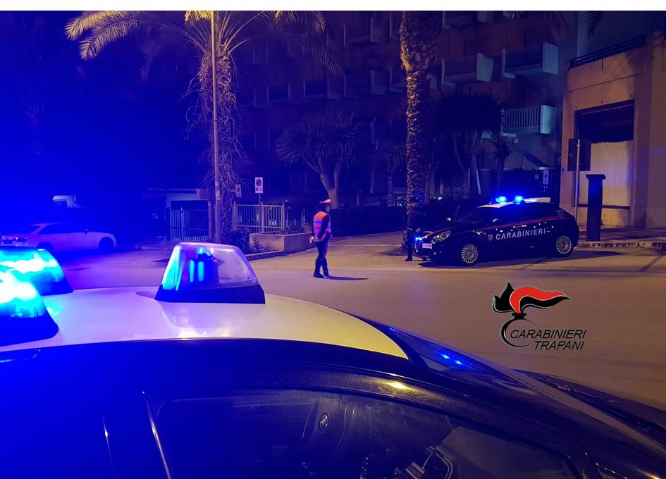 Controlli dei Carabinieri a Trapani: due denunce per guida senza patente, segnalati giovani assuntori di crack e hashish