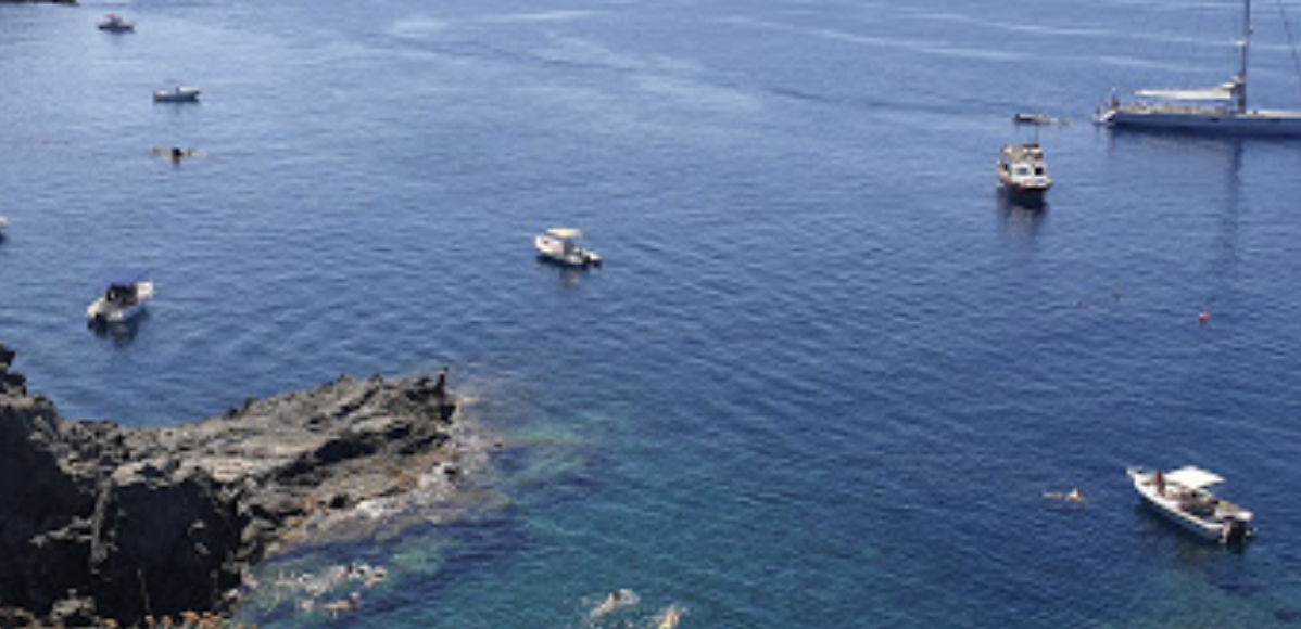 Pantelleria, sbarco di migranti tra i bagnanti