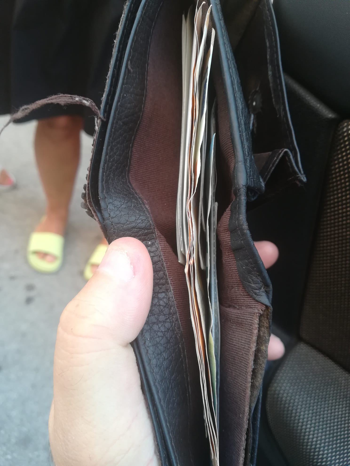 Marsala: turisti trovano portafoglio e lo consegnano ai Vigili, era pieno di contanti