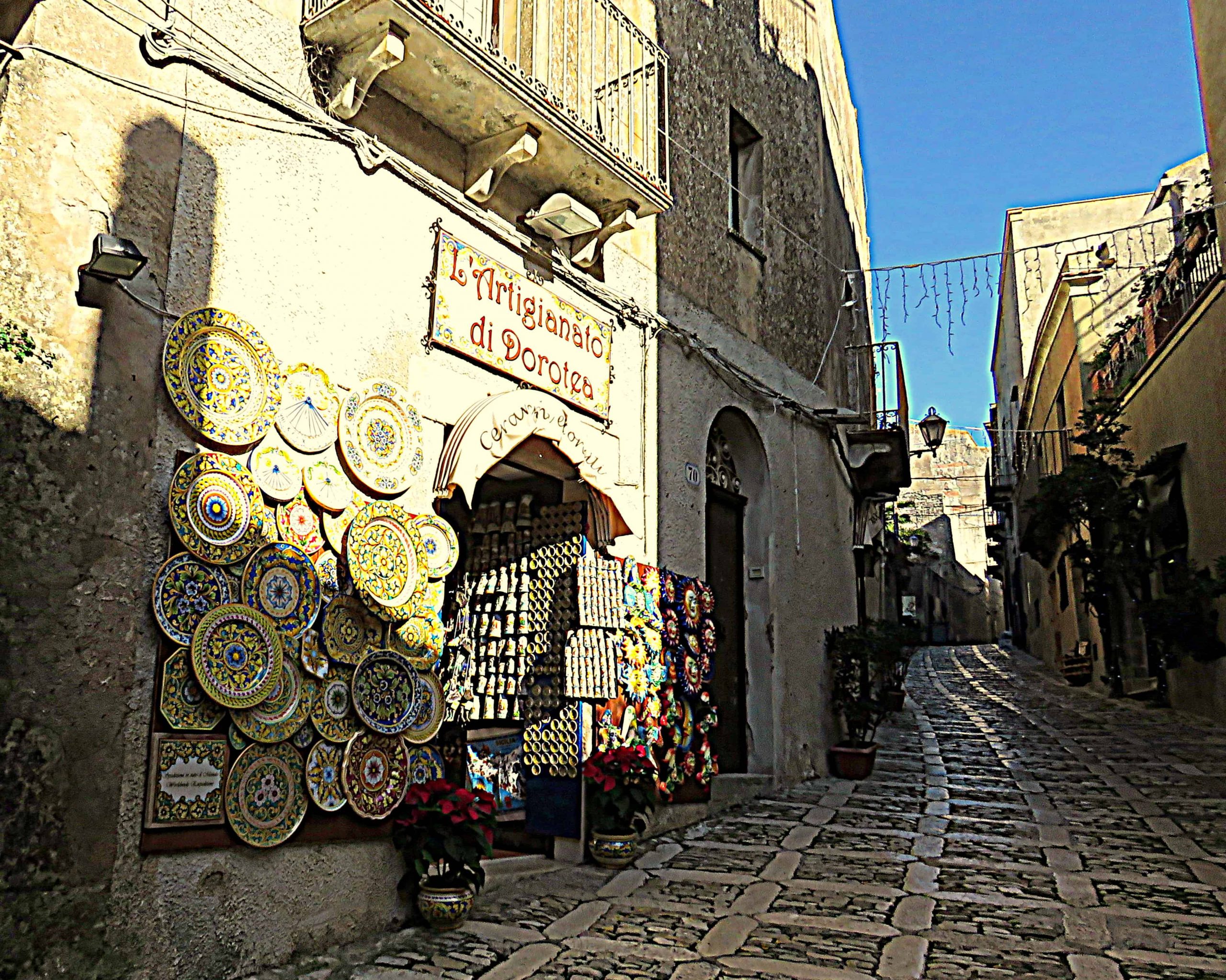 Per le vie di Erice la mascherina è obbligatoria