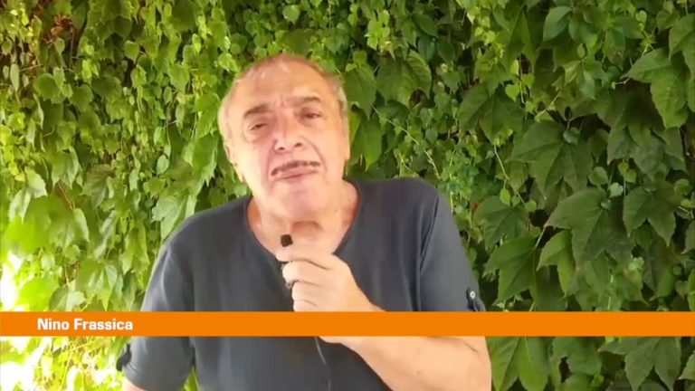 L’appello di Nino Frassica “fidatevi della scienza e vaccinatevi”