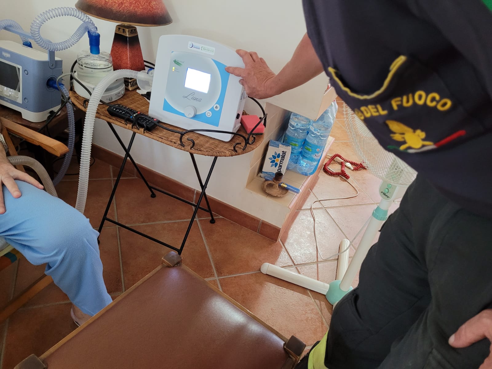 Senza luce rischia di non poter utilizzare il ventilatore meccanico: provvidenziale intervento dei vigili del fuoco a Marsala