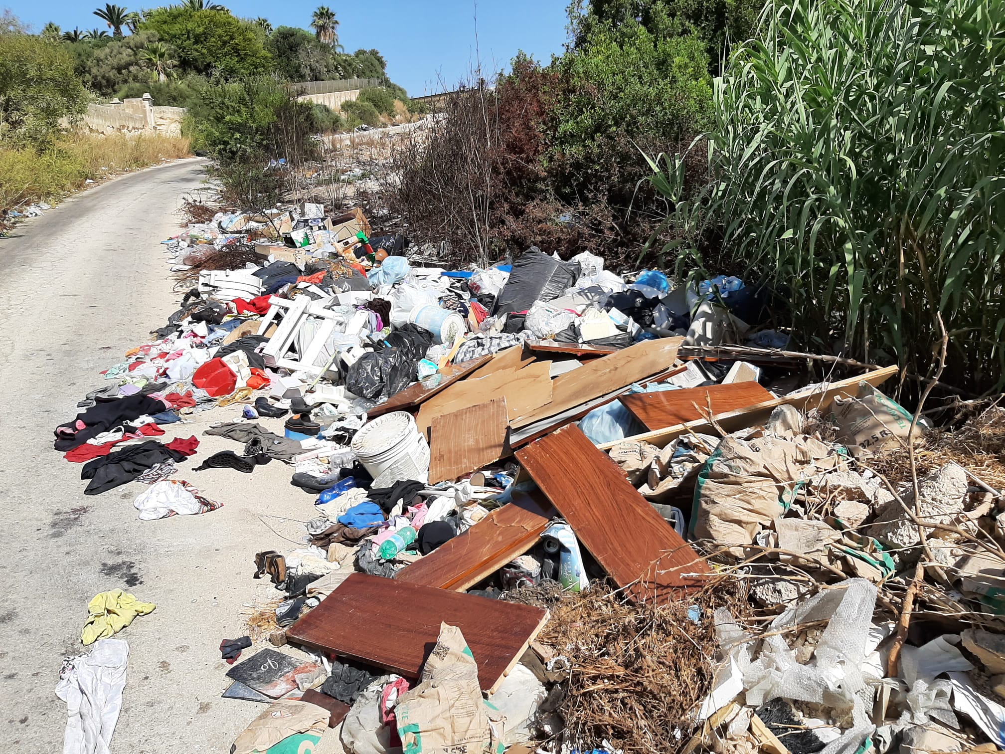 Pulizia straordinaria sul letto del fiume Sossio in via Favara