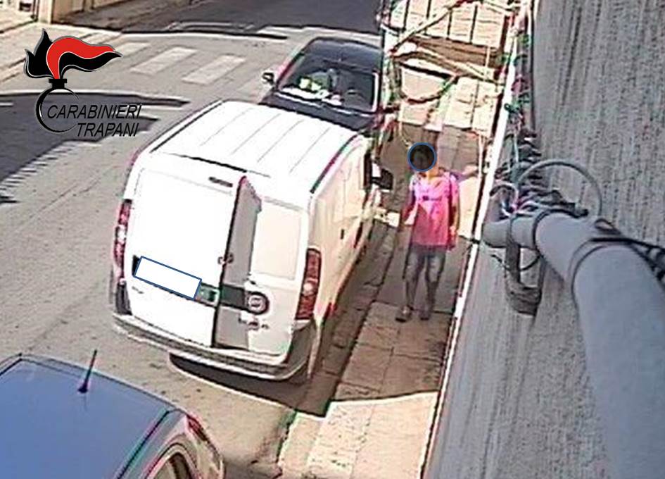 Castelvetrano: ruba un furgone quando il proprietario si allontana, denunciato