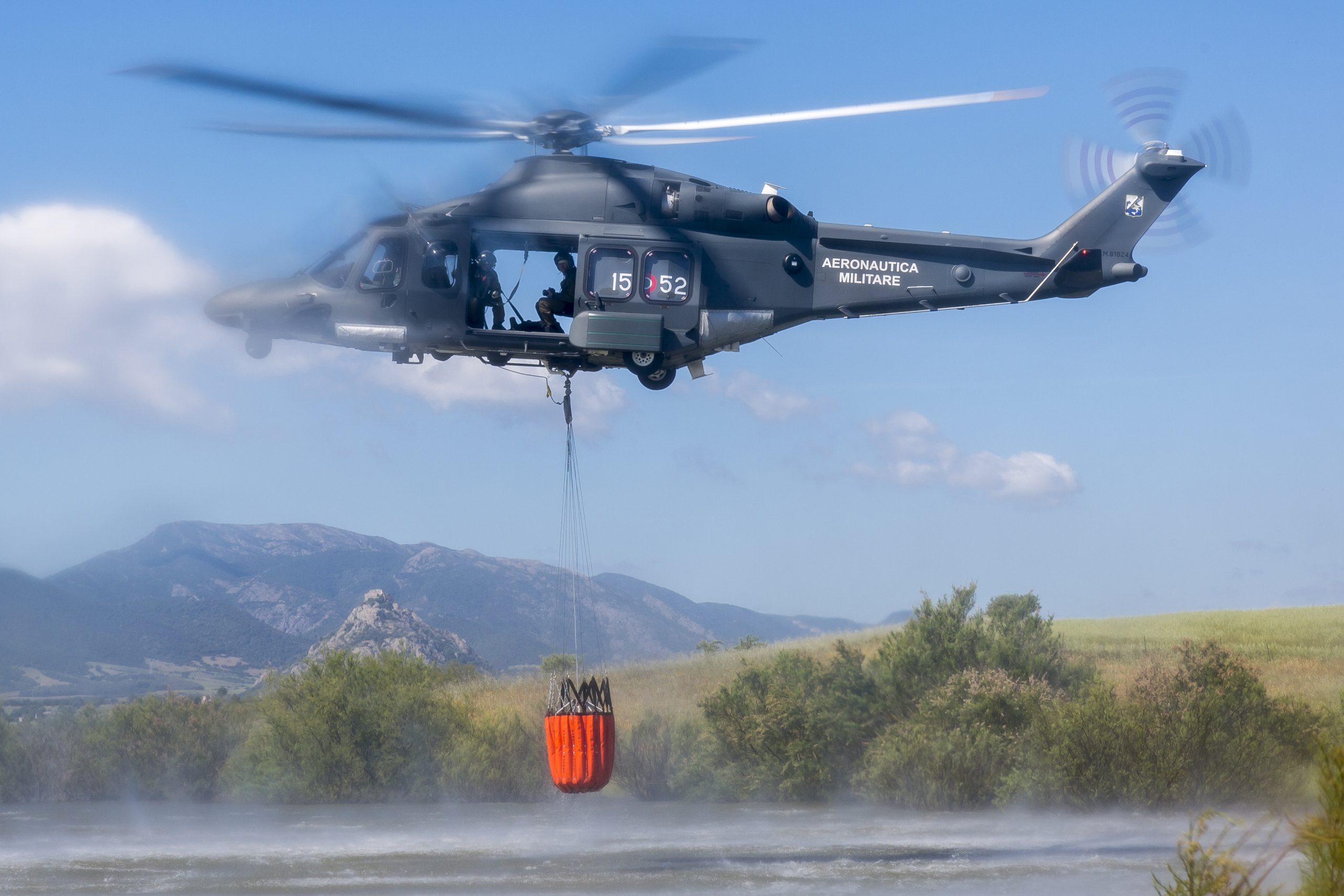 Custonaci in fiamme, a lavoro un aereo dell’82° C.S.A.R. di Trapani con 10mila litri d’acqua