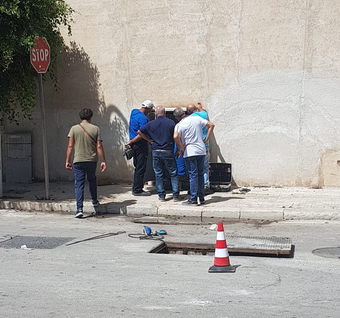 Stop alla viabilità in un tratto del lungomare di Marsala: operai al lavoro