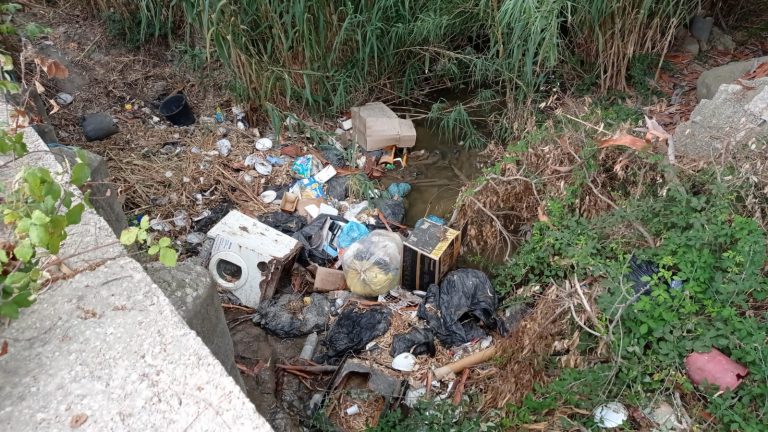 Una discarica abusiva di rifiuti si è formata sulla sorgente del fiume Sossio. L’intervento dei volontari…