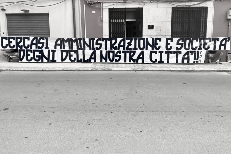 Marsala Calcio: striscione dei tifosi contro società e Amministrazione