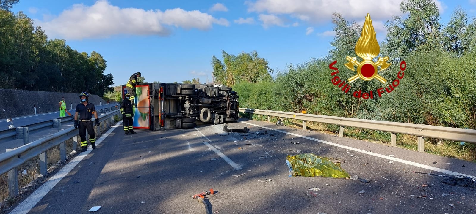 Scontro tra tir e Doblò in autostrada: un morto e un ferito