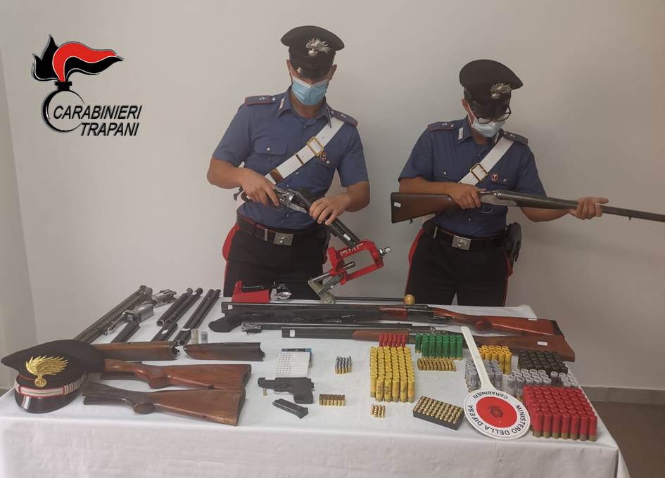 Partanna: spara verso l’abitazione del fratello, i Carabinieri lo arrestano. A casa aveva un arsenale
