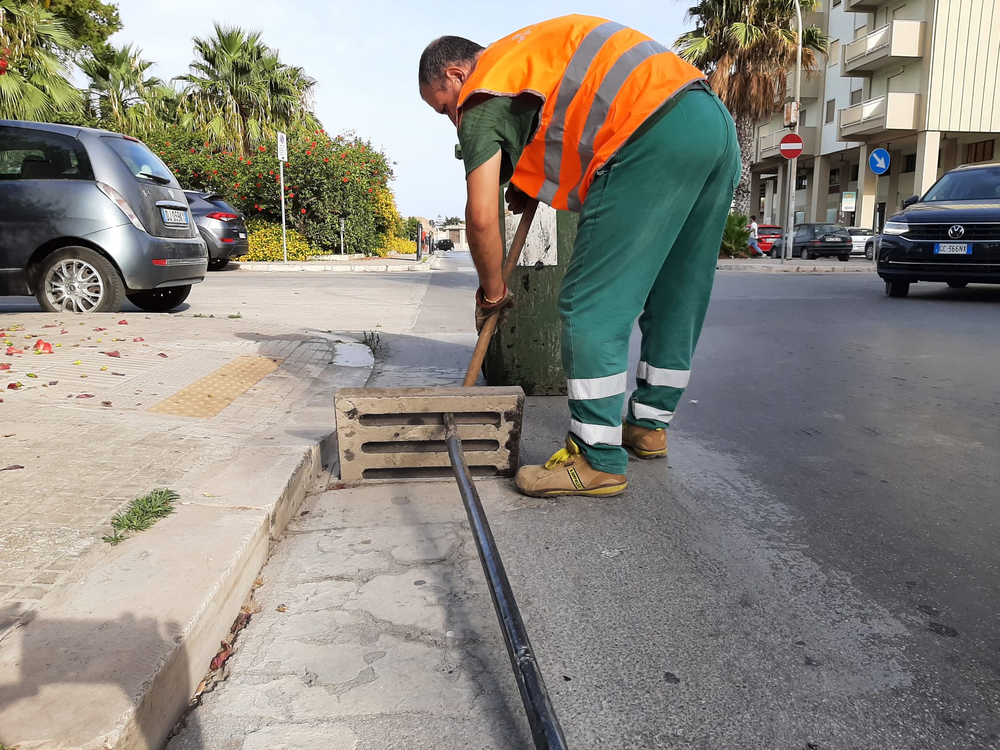 Marsala: prosegue la pulizia delle caditoie in vista delle prime piogge