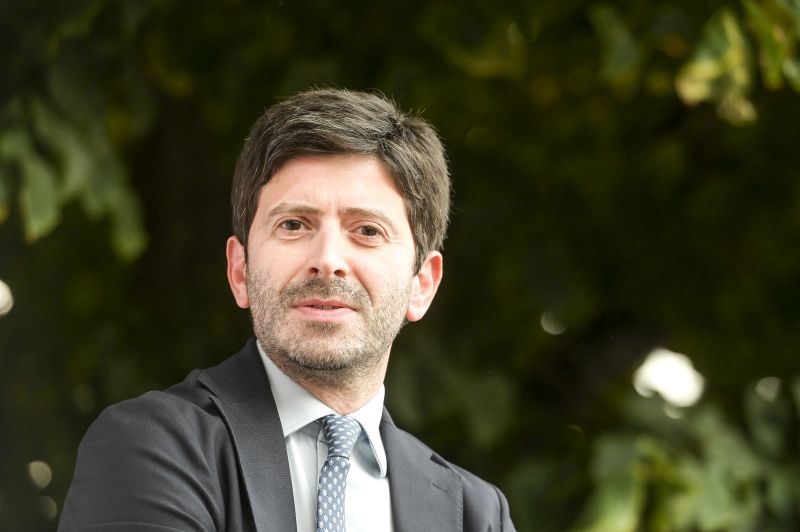 Speranza “Vaccino arma per aprire una stagione diversa”