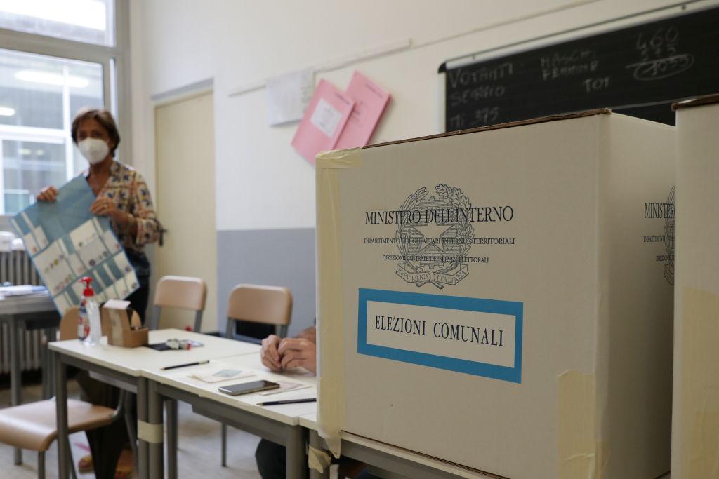 Amministrative, in Sicilia premiato l’asse Pd-M5S, bassa l’affluenza