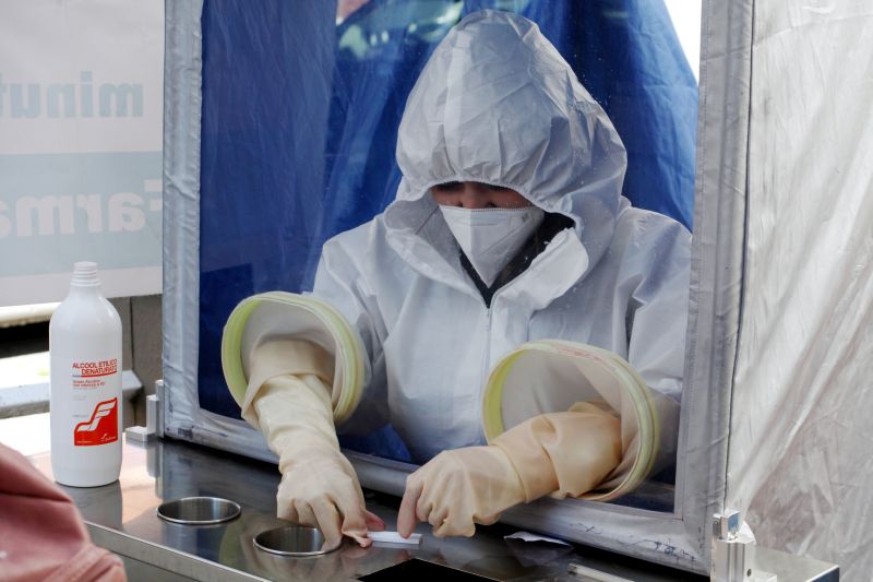 Covid, 2.697 nuovi casi e 70 decessi