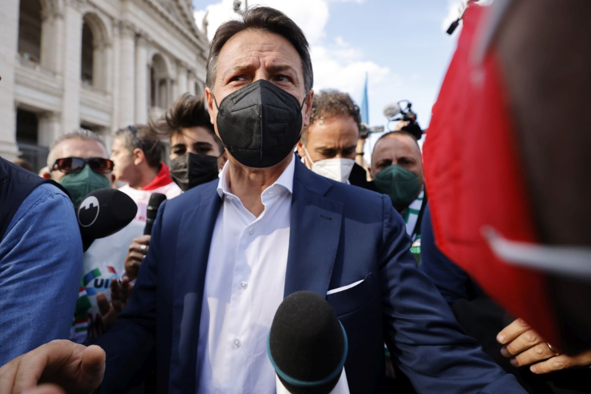 Conte “Leali a Draghi ma pretendiamo rispetto degli impegni”