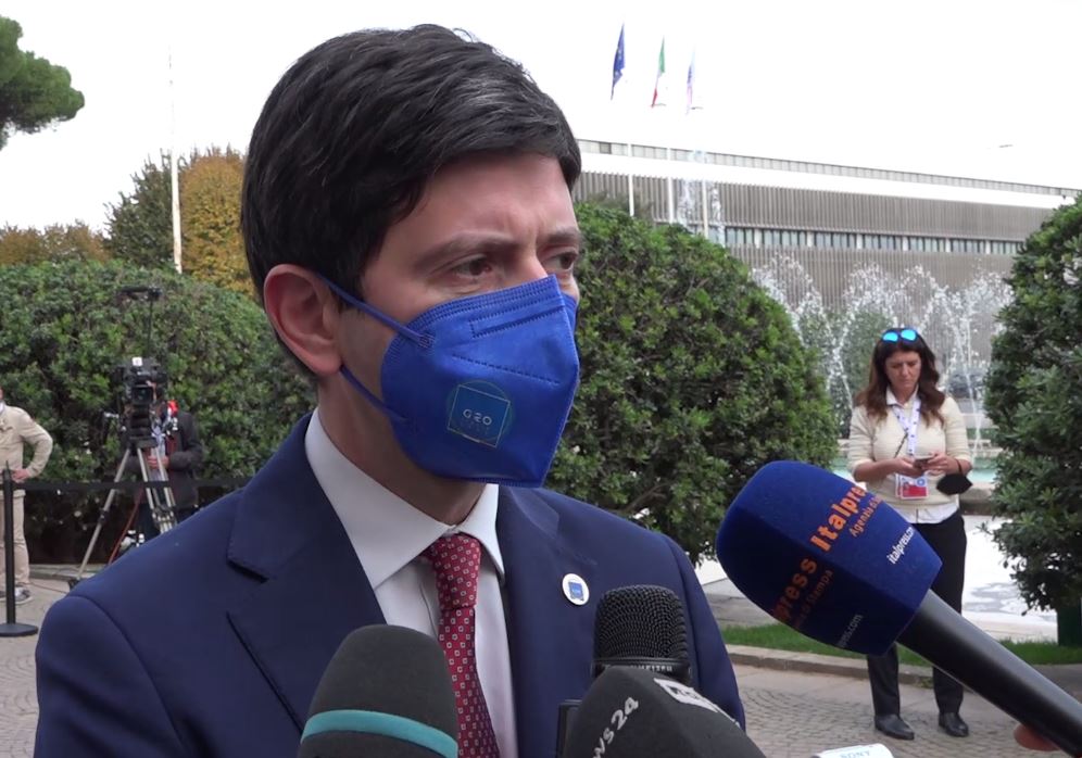 Covid, Speranza “Contagi in crescita, serve massima cautela”