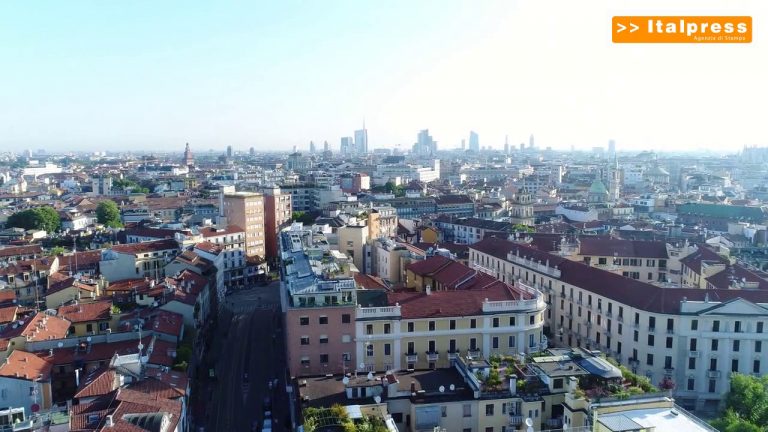 Nel 2020 turismo ha perso 4 volte più degli altri settori