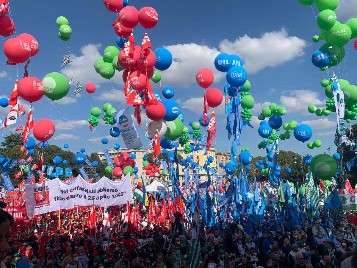 A Roma “Mai più fascismi”, Landini “La piazza è di tutti”