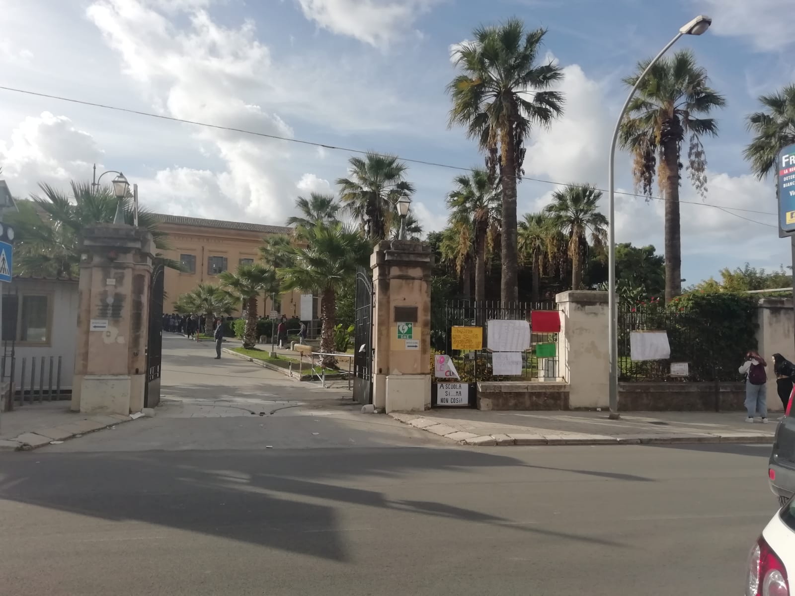 Gli studenti dell’Agrario protestano: “Noi in classi-pollaio, chiediamo che la Provincia intervenga”