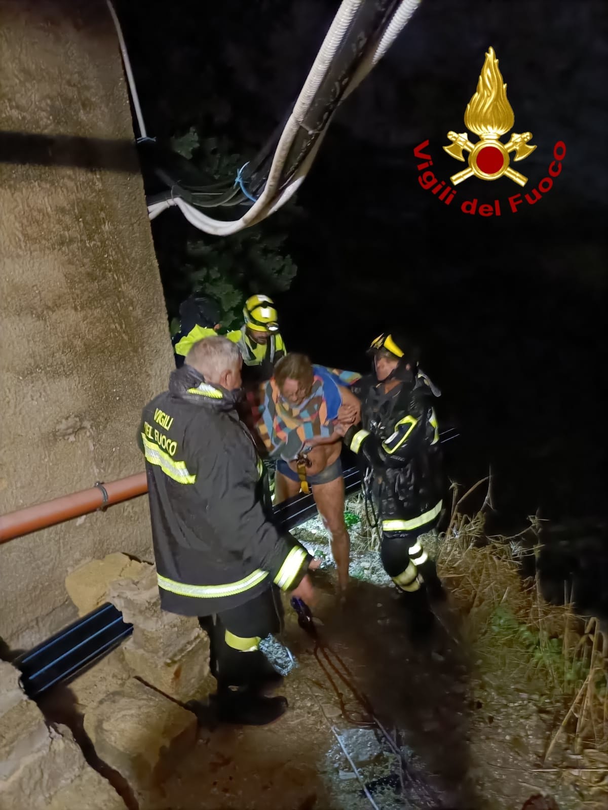 Maltempo: quattro persone salvate dai Vigili del Fuoco alle terme segestane. VIDEO