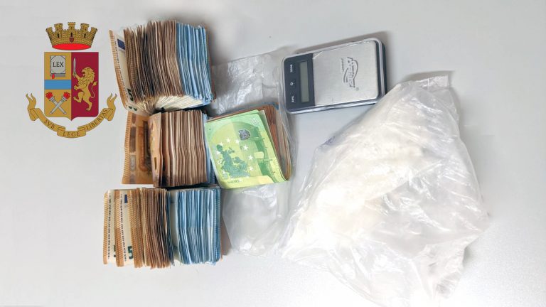 Pusher marsalese fermato in auto con 100 grammi di cocaina e 12mila euro in casa
