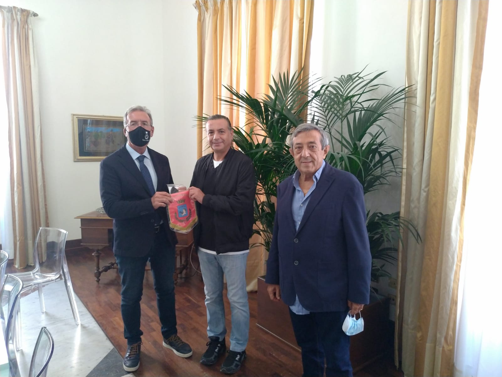 Marsala: il Comune premia due assistenti bagnanti per i salvataggi in estate