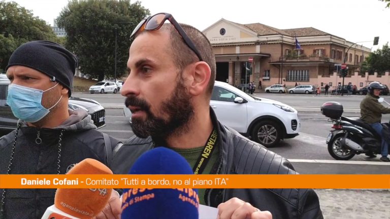 Roma, Protesta ex lavoratori Alitalia “Gualtieri ha scritto piano Ita”