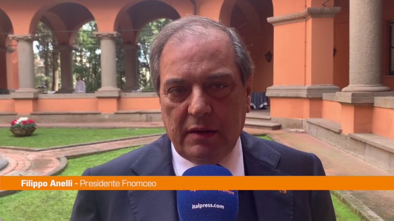 Anelli “Rafforzare l’obbligo vaccinale per i medici”