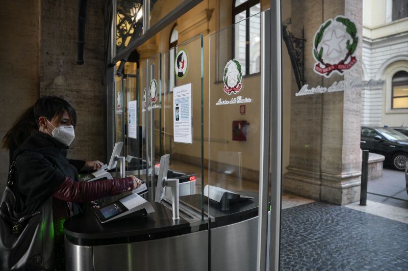 Nel 2020 lavoratori pubblici in crescita