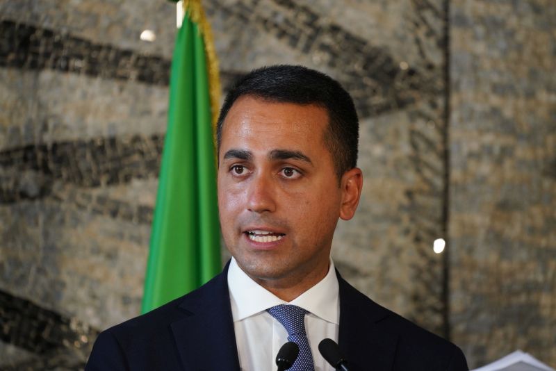Covid, Di Maio “Non vogliamo chiudere a Natale, serve vaccinarsi”