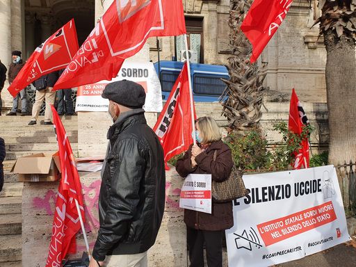 A Roma sit-in di protesta dell’Istituto Statale Sordi, ISSR per il rompere ‘silenzio assordante’ dello Stato