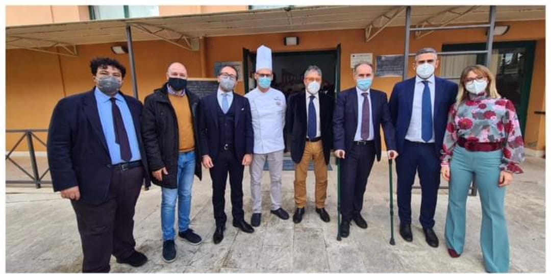Pannelli fotovoltaici con i tagli agli stipendi del M5S: consegnati a Ipseoa di Castelvetrano