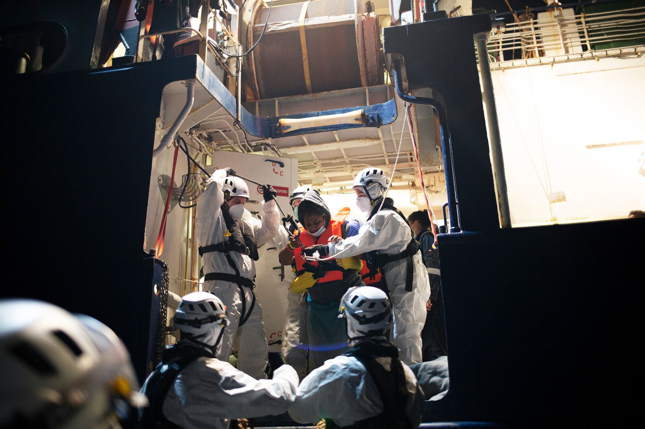 Due navi con quasi 900 migranti in difficoltà nel Mediterraneo: l’appello di Ong e politica alle istituzioni