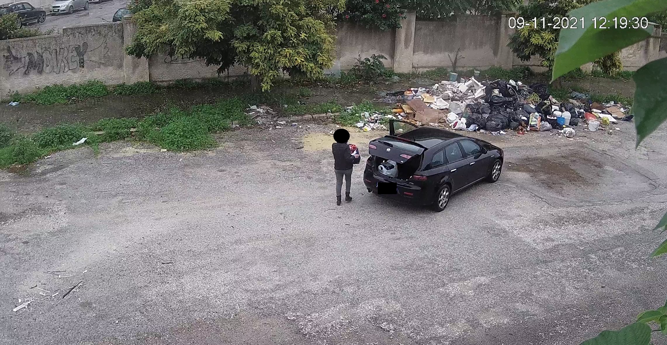 Marsala: divieto uso sacchi neri, elevate multe per chi abbandona i rifiuti